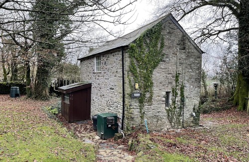 Clearbrook Cottage | Cosy cottage with direct access to Dartmoor - pet friendly