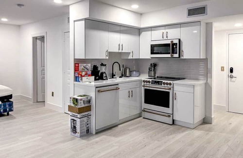 South Pointe Condo | 110 - SOFI 2 Bedroom - Heated Pool, 2 blocks from Beach!