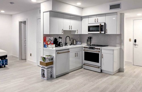 South Pointe Condo | 110 - SOFI 2 Bedroom - Heated Pool, 2 blocks from Beach!