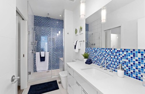 Downtown Kansas City Apartment | ! King Bed ! Downtown Highrise!