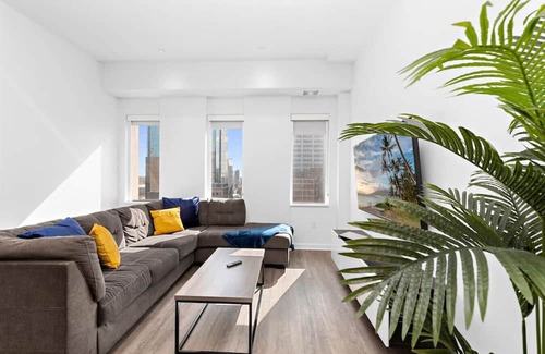 Downtown Kansas City Apartment | ! King Bed ! Downtown Highrise!