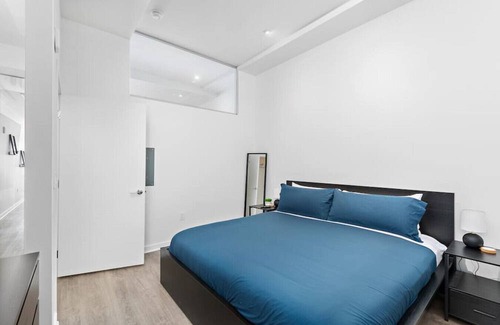 Downtown Kansas City Apartment | ! King Bed ! Downtown Highrise!