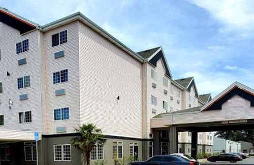 North Gresham Hotel | Holiday Inn Express Portland East, an IHG Hotel
