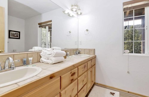Whispering Forest Cabin | Lookout Lodge #2128 by Big Bear Vacations