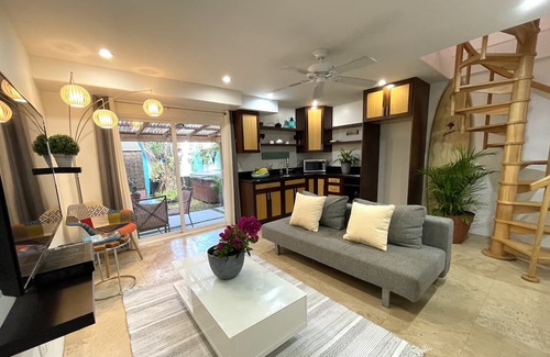 Nuuanu - Punchbowl House | Tropical Villa with Hot tub- Great location!