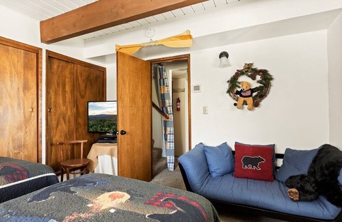 Cedar Glen House | Palisades Charmer 4 Bedroom Home by RedAwning