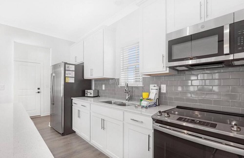 Orange Beach House | Hidden Gem! 3br/2.5ba Home/Pool/Near Beach/Slps 10