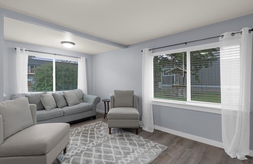Seaview House | Pets OK, Fenced Yard, Close to Town (SVBApt)