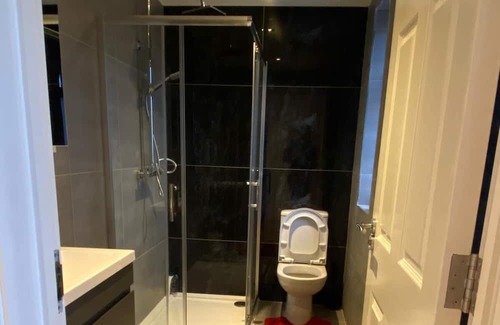 London Borough of Ealing Apartment | Very big and Luxury studio