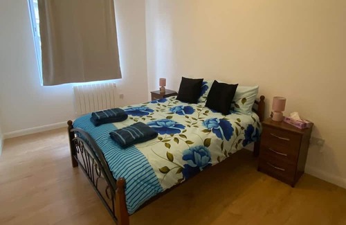 London Borough of Ealing Apartment | Very big and Luxury studio