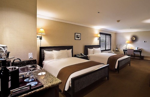 Cupertino House | Authentic California Experience! Onsite Pool, Free Breakfast and Parking
