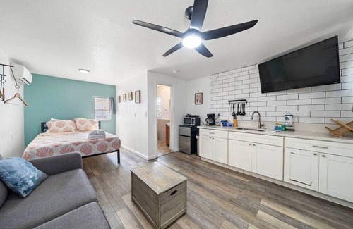San Jacinto Apartment | Coastal Cottage Unit 2|BeachBox|Walk to Beach!