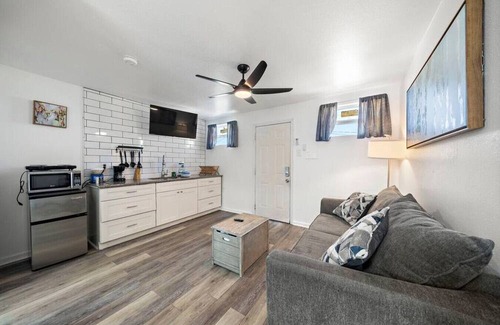 San Jacinto Apartment | Coastal Cottage Unit 2|BeachBox|Walk to Beach!