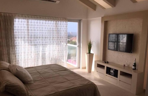 Punta Cancun Apartment | Spectacular Sea & City View, Beachfront Hotel Zone