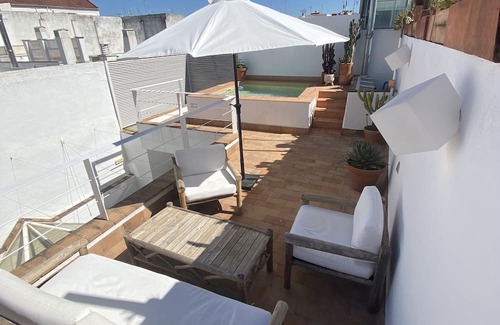 Encarnacion-Regina House | House with pool in the historic center of Seville.