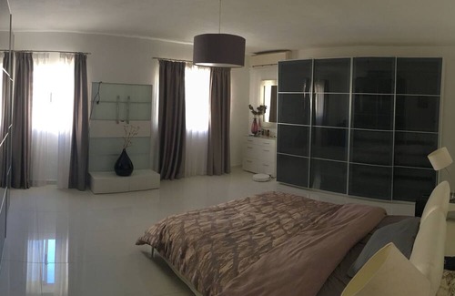 Tal-Ghoqod House | This Flat is Very Close to Might Clubs St Julians. Just by Wall 8 min From Home