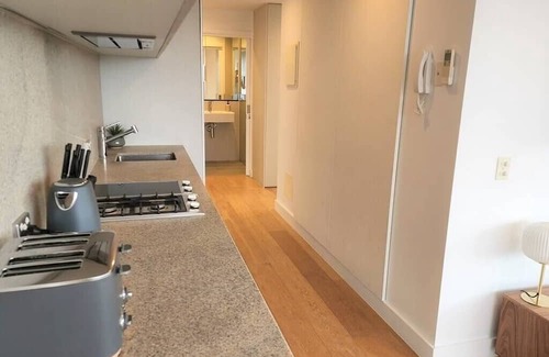 South Yarra Apartment | Sky-high South Yarra luxury 2 bed sleeping up to 4