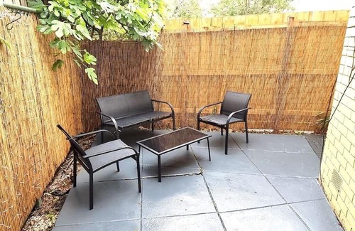 Saint Kilda South Apartment | Chic central St Kilda 2 bed 8 mins walk to beach
