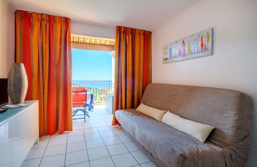 Le Dramont Apartment | Apartment "Vue Île d'Or" with Sea View & Shared Pool