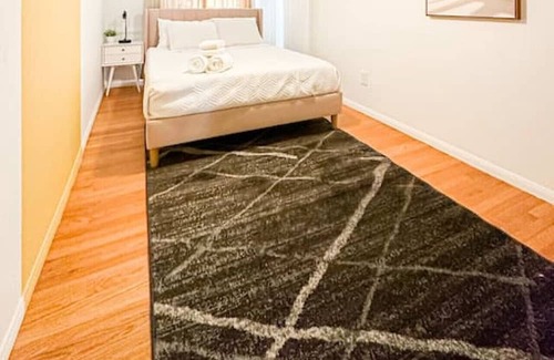 San Fernando House | Gorgeous 6 BR House With Pool - Lou-SF