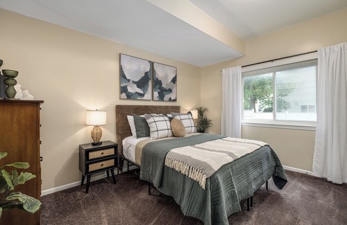 Ypsilanti Apartment | Renovated Modern Pet Friendly Unit near EMU Campus
