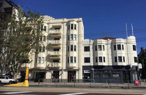 St Kilda Apartment | Spacious St Kilda Escape - City Views