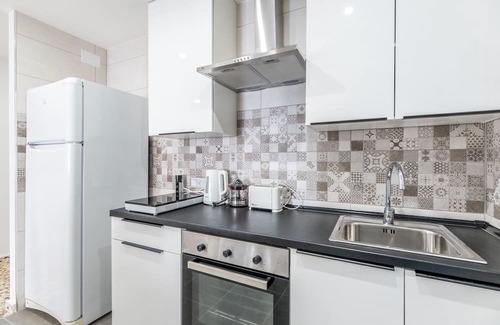 Torrevieja Apartment | Apartment 'Blanco' with Balcony, Wi-Fi and Air Conditioning