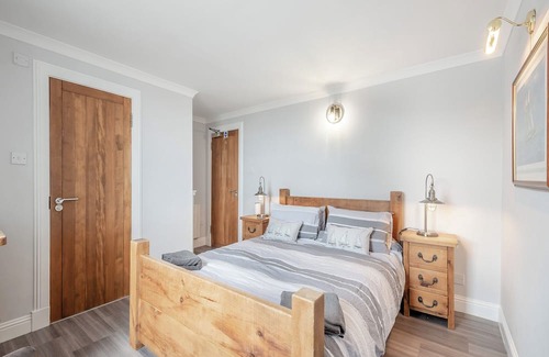Dunure Cottage | Harbour View is a gorgeous first floor, coastal apartment situated on the edge of the harbour with s