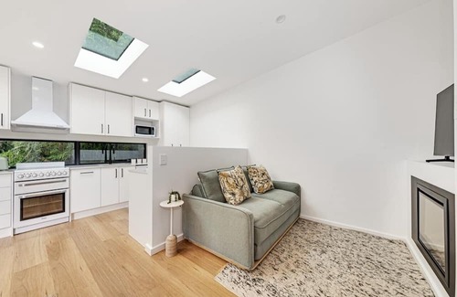 Waverley Cottage | Stunning brand NEW 1-bed designer cottage. Private garden & entry, whisper quiet