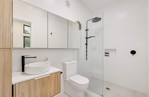 Waverley Cottage | Stunning brand NEW 1-bed designer cottage. Private garden & entry, whisper quiet