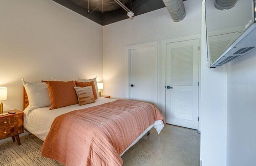 Nashville Apartment | Studio with 2 Queen Beds 7 mins to DT!