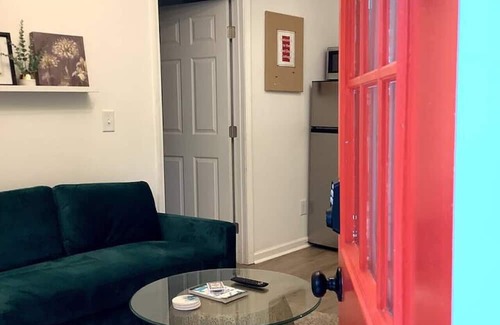 West End Apartment | Red Door Retreat:Low Pet Fee Tiny Home Near Dwntwn