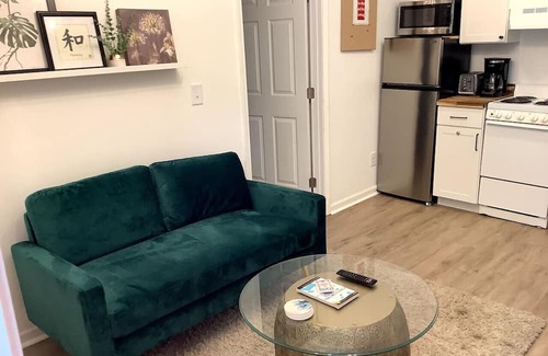West End Apartment | Red Door Retreat:Low Pet Fee Tiny Home Near Dwntwn