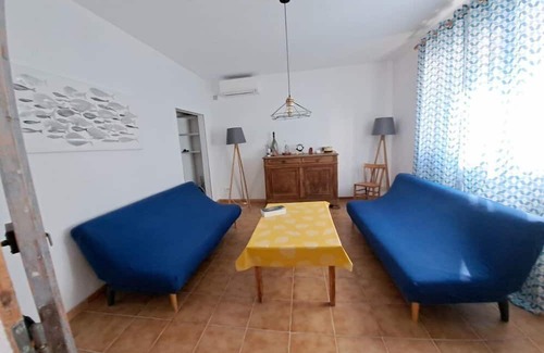Le Grau-Du-Roi Apartment | Authentic Fisherman's House, sleeps 6, courtyardeur 30 M2, air-conditioned, heart of.