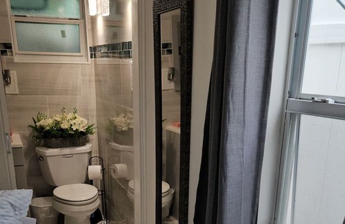 Ludlam Apartment | Cozy Apartment With Space for 4. Lovely and Quite Neighborhood