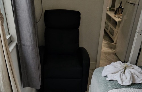 Ludlam Apartment | Cozy Apartment With Space for 4. Lovely and Quite Neighborhood