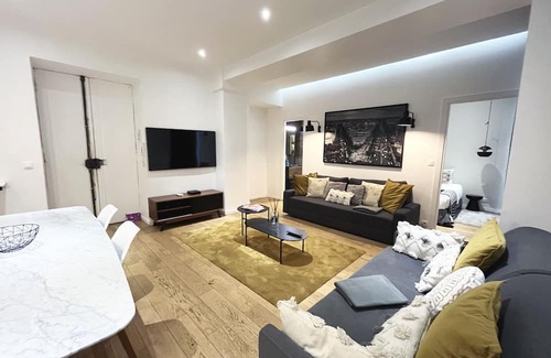 Strasbourg -Saint-Denis Apartment | Urban Flat 69 - Beautiful Parisian Apartment in Center of Paris