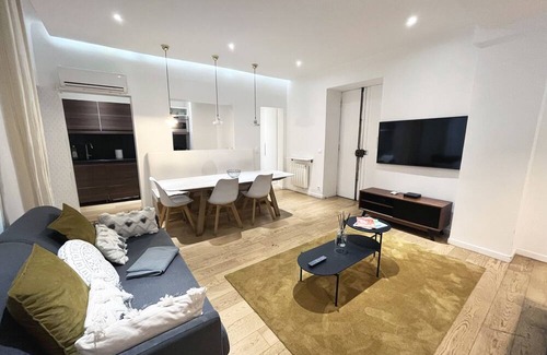 Strasbourg -Saint-Denis Apartment | Urban Flat 69 - Beautiful Parisian Apartment in Center of Paris