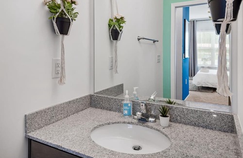 Avery Creek Apartment | South Asheville Getaway 2 BDR Apt Gym Pool