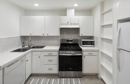 Park West Apartment | Quaint 1BD/1BA Bungalow