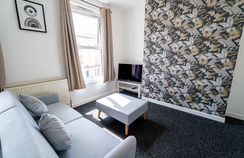 Bristol Apartment | Cozy Urban - Retreat Modern 1BR - Free Parking