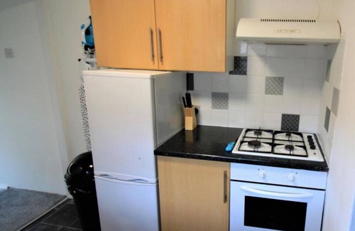 Gateshead Apartment | Spacious 4 bed flat with free parking