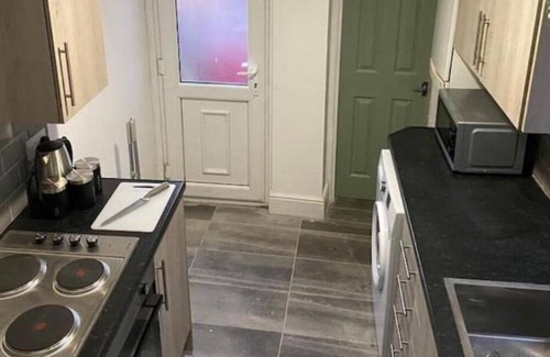 Gateshead Apartment | 3 bdrm flat 5 beds, free parking