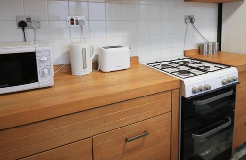 Gateshead Apartment | Cosy 3 bedroom apt free parking central location