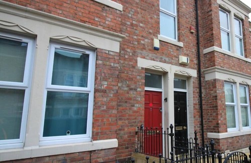 Gateshead Apartment | Cosy 3 bedroom apt free parking central location