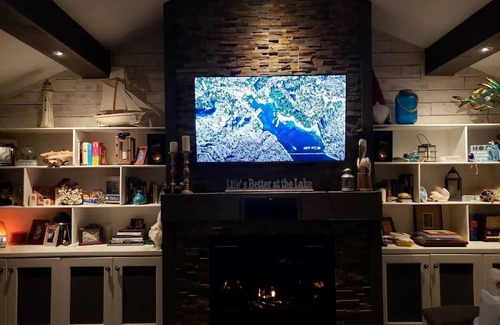 Keswick House | Large bungalow minutes to lake Simcoe with all the amenities you could ask for!