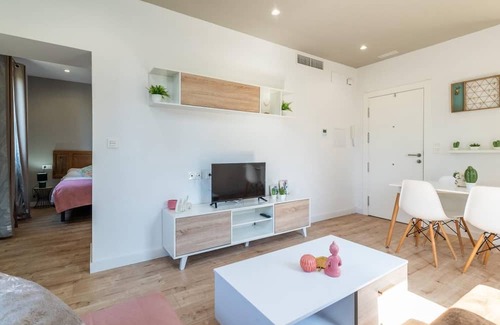 Cervantes Apartment | Apartment in a restored mansion in Granada.