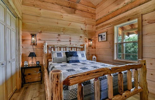 Hendersonville Cabin | Beautiful Log Cabin on Horse Farm The Holy Cow