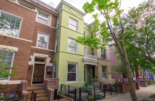 Bloomingdale Apartment | Stylish 1BR oasis with AC, laundry, next to park!