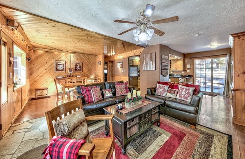 Montgomery Estates Cottage | The Lazy Bear's Den roomy 2 bedroom updated cabin,